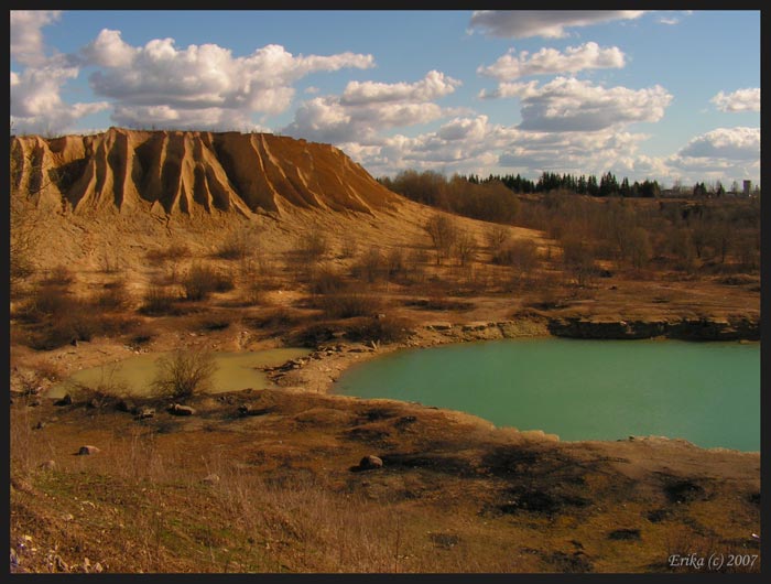 Заброшенный песчаный карьер в Московской области.